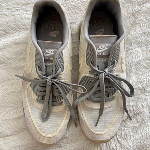 NIKE AIR MAX WHITE & REFLECTIVE